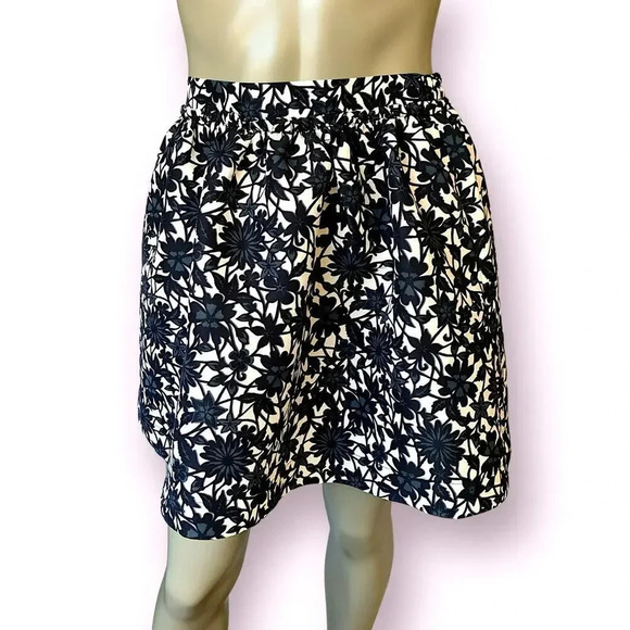 Frenchi Floral Balloon Flare Mini Skirt Tucked Pull On Size XS Black and Cream - Picture 1 of 13